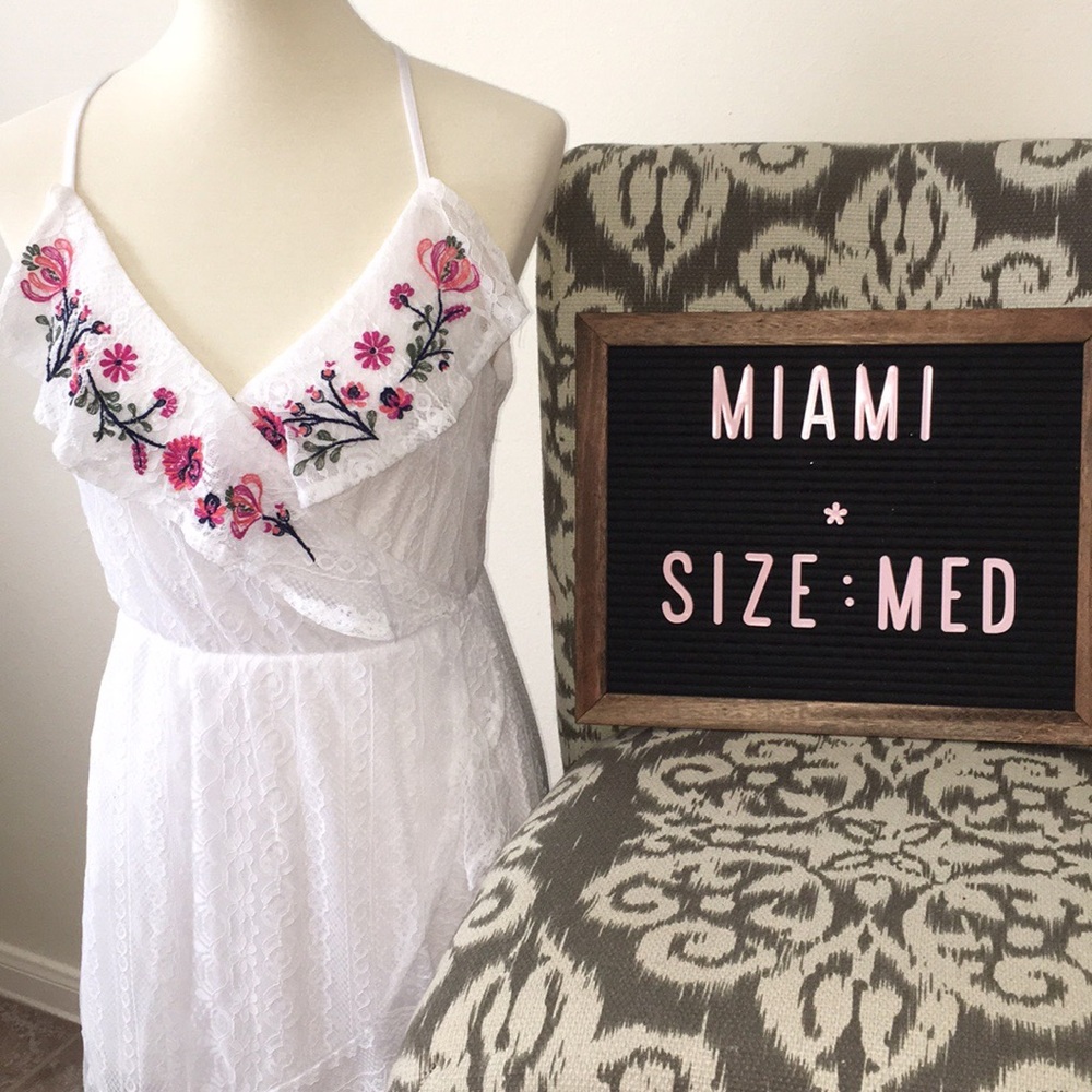 Miami White Lace and Embroidered Dress Sz Med